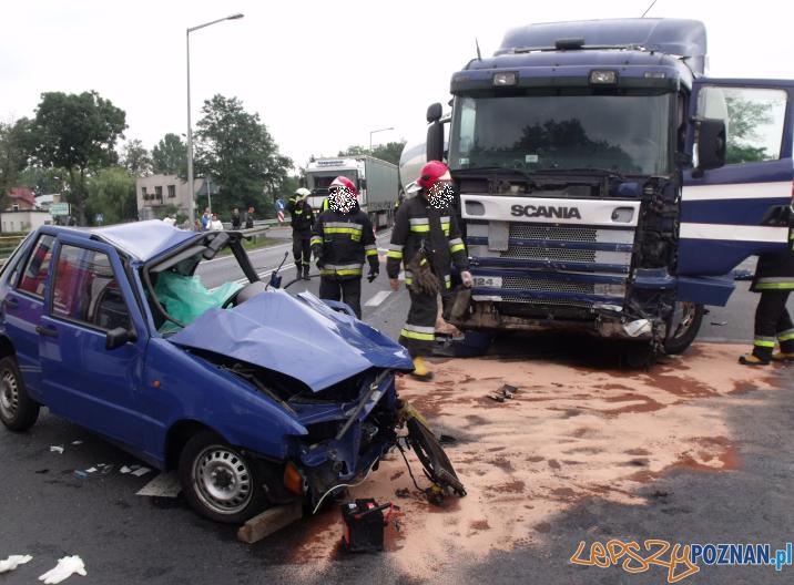 Śmiertelny wypadek w Pobiedziskach Foto: KM PSP w Poznaniu Śmiertelny wypadek w Pobiedziskach Foto: KM PSP w Poznaniu