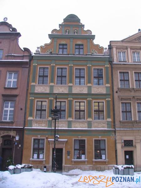 Stary Rynek 56 - Kamienica Złocista - SARP - po remoncie - 01 small Foto: IDP Stary Rynek 56 - Kamienica Złocista - SARP - po remoncie - 01 small Foto: IDP