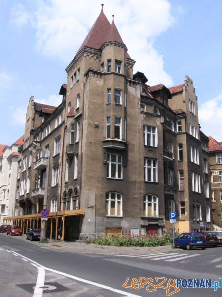 Wyspiańskiego 12 (Chełmońskiego 23) - przed remontem - 01 small Foto: IDP Wyspiańskiego 12 (Chełmońskiego 23) - przed remontem - 01 small Foto: IDP