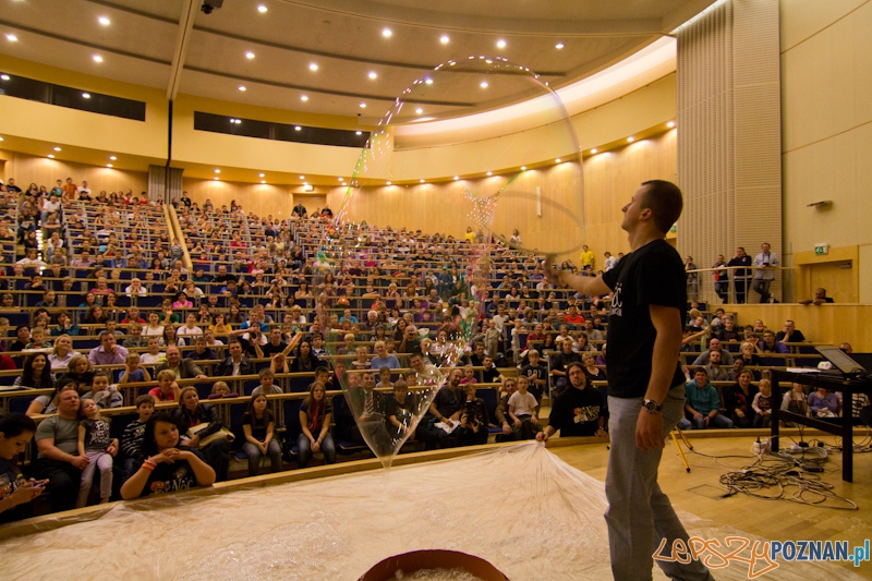 Noc Naukowców 2011 - Politechnika Poznańska - Fizyka AERO SHOW Foto: lepszyPOZNAN.pl / Piotr Rychter Noc Naukowców 2011 - Politechnika Poznańska - Fizyka AERO SHOW Foto: lepszyPOZNAN.pl / Piotr Rychter