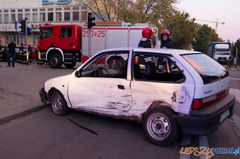 Wypadek na skrzyżowaniu ulic Dmowskiego i Klaudyny Potockiej. Foto: lepszyPOZNAN.pl / Piotr Rychter Wypadek na skrzyżowaniu ulic Dmowskiego i Klaudyny Potockiej. Foto: lepszyPOZNAN.pl / Piotr Rychter