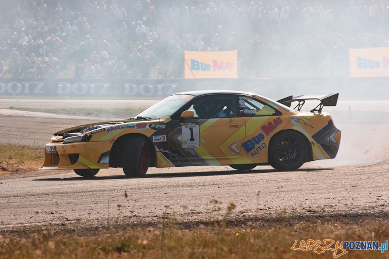 n-gine Driftingowe Mistrzostwa Polski 2011 - Tor Poznań 2.10.2011 r. Foto: LepszyPOZNAN.pl / Paweł Rychter n-gine Driftingowe Mistrzostwa Polski 2011 - Tor Poznań 2.10.2011 r. Foto: LepszyPOZNAN.pl / Paweł Rychter