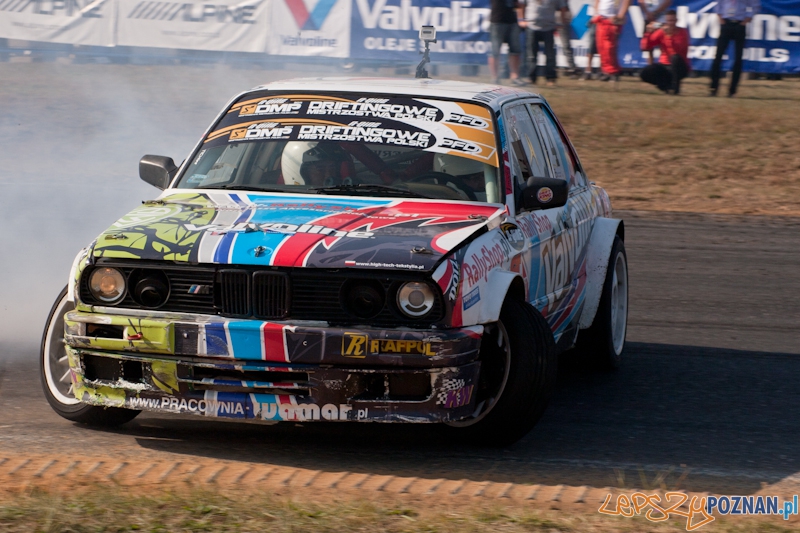 n-gine Driftingowe Mistrzostwa Polski 2011 - Tor Poznań 2.10.2011 r. Foto: LepszyPOZNAN.pl / Paweł Rychter n-gine Driftingowe Mistrzostwa Polski 2011 - Tor Poznań 2.10.2011 r. Foto: LepszyPOZNAN.pl / Paweł Rychter