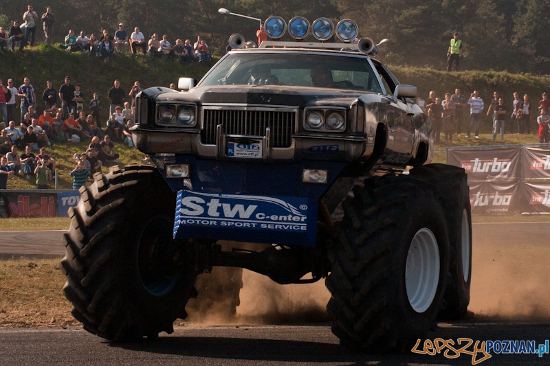 n-gine Driftingowe Mistrzostwa Polski 2011 - Tor Poznań 2.10.2011 r. Foto: LepszyPOZNAN.pl / Paweł Rychter n-gine Driftingowe Mistrzostwa Polski 2011 - Tor Poznań 2.10.2011 r. Foto: LepszyPOZNAN.pl / Paweł Rychter