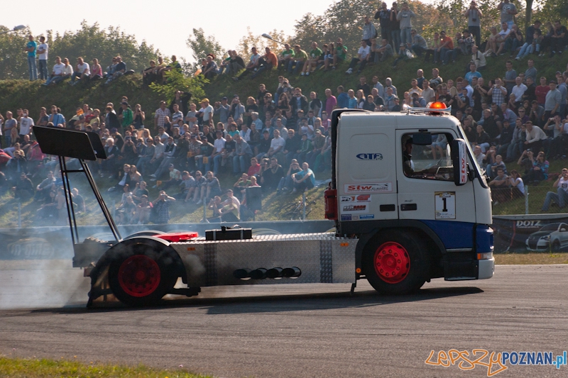 n-gine Driftingowe Mistrzostwa Polski 2011 - Tor Poznań 2.10.2011 r. Foto: LepszyPOZNAN.pl / Paweł Rychter n-gine Driftingowe Mistrzostwa Polski 2011 - Tor Poznań 2.10.2011 r. Foto: LepszyPOZNAN.pl / Paweł Rychter