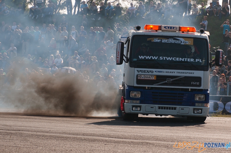 n-gine Driftingowe Mistrzostwa Polski 2011 - Tor Poznań 2.10.2011 r. Foto: LepszyPOZNAN.pl / Paweł Rychter n-gine Driftingowe Mistrzostwa Polski 2011 - Tor Poznań 2.10.2011 r. Foto: LepszyPOZNAN.pl / Paweł Rychter