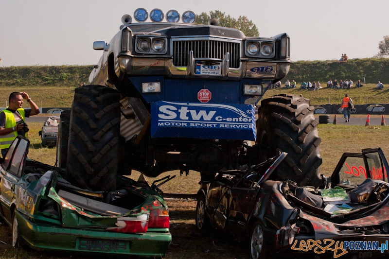 n-gine Driftingowe Mistrzostwa Polski 2011 - Tor Poznań 2.10.2011 r. Foto: LepszyPOZNAN.pl / Paweł Rychter n-gine Driftingowe Mistrzostwa Polski 2011 - Tor Poznań 2.10.2011 r. Foto: LepszyPOZNAN.pl / Paweł Rychter