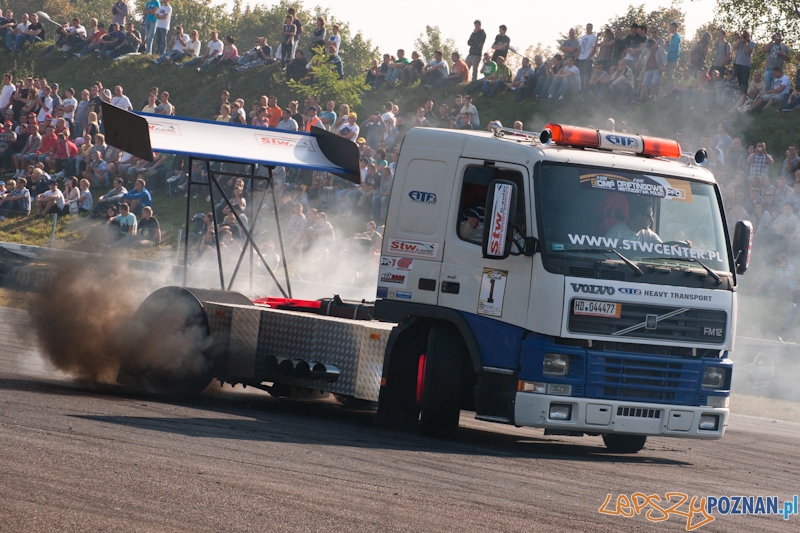 n-gine Driftingowe Mistrzostwa Polski 2011 - Tor Poznań 2.10.2011 r. Foto: LepszyPOZNAN.pl / Paweł Rychter n-gine Driftingowe Mistrzostwa Polski 2011 - Tor Poznań 2.10.2011 r. Foto: LepszyPOZNAN.pl / Paweł Rychter