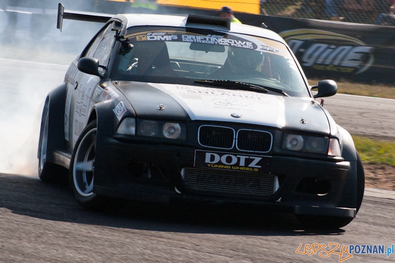 n-gine Driftingowe Mistrzostwa Polski 2011 - Tor Poznań 2.10.2011 r. Foto: LepszyPOZNAN.pl / Paweł Rychter n-gine Driftingowe Mistrzostwa Polski 2011 - Tor Poznań 2.10.2011 r. Foto: LepszyPOZNAN.pl / Paweł Rychter