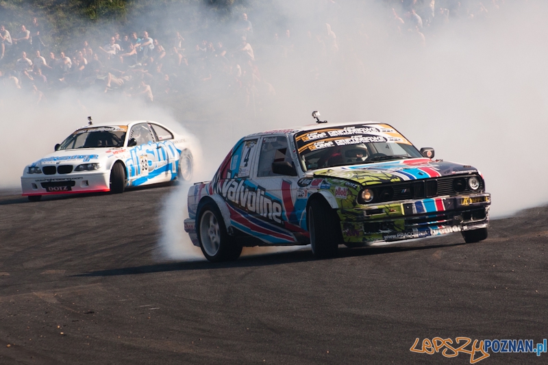 n-gine Driftingowe Mistrzostwa Polski 2011 - Tor Poznań 2.10.2011 r. Foto: LepszyPOZNAN.pl / Paweł Rychter n-gine Driftingowe Mistrzostwa Polski 2011 - Tor Poznań 2.10.2011 r. Foto: LepszyPOZNAN.pl / Paweł Rychter