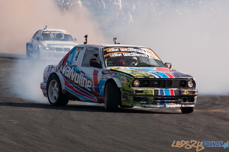 n-gine Driftingowe Mistrzostwa Polski 2011 - Tor Poznań 2.10.2011 r. Foto: LepszyPOZNAN.pl / Paweł Rychter n-gine Driftingowe Mistrzostwa Polski 2011 - Tor Poznań 2.10.2011 r. Foto: LepszyPOZNAN.pl / Paweł Rychter