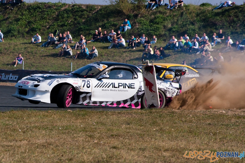 n-gine Driftingowe Mistrzostwa Polski 2011 - Tor Poznań 2.10.2011 r. Foto: LepszyPOZNAN.pl / Paweł Rychter n-gine Driftingowe Mistrzostwa Polski 2011 - Tor Poznań 2.10.2011 r. Foto: LepszyPOZNAN.pl / Paweł Rychter