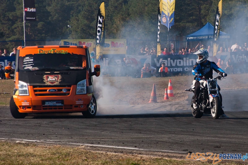n-gine Driftingowe Mistrzostwa Polski 2011 - Tor Poznań 2.10.2011 r. Foto: LepszyPOZNAN.pl / Paweł Rychter n-gine Driftingowe Mistrzostwa Polski 2011 - Tor Poznań 2.10.2011 r. Foto: LepszyPOZNAN.pl / Paweł Rychter