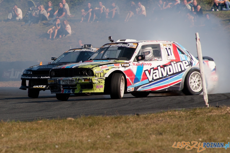 n-gine Driftingowe Mistrzostwa Polski 2011 - Tor Poznań 2.10.2011 r. Foto: LepszyPOZNAN.pl / Paweł Rychter n-gine Driftingowe Mistrzostwa Polski 2011 - Tor Poznań 2.10.2011 r. Foto: LepszyPOZNAN.pl / Paweł Rychter