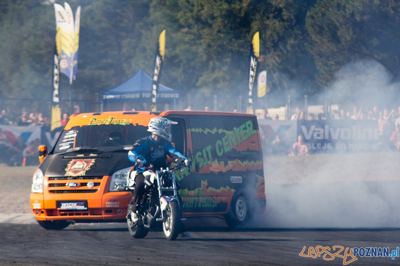 n-gine Driftingowe Mistrzostwa Polski 2011 - Tor Poznań 2.10.2011 r. Foto: lepszyPOZNAN.pl / Piotr Rychter n-gine Driftingowe Mistrzostwa Polski 2011 - Tor Poznań 2.10.2011 r. Foto: lepszyPOZNAN.pl / Piotr Rychter