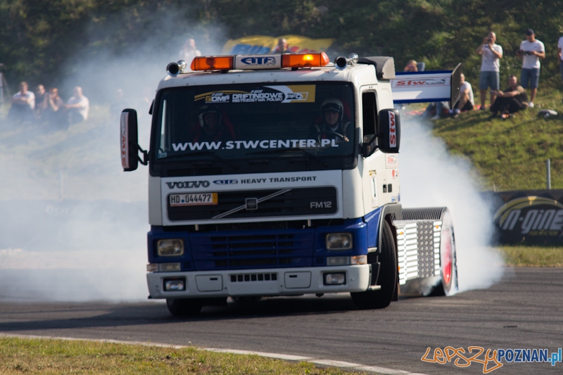 n-gine Driftingowe Mistrzostwa Polski 2011 - Tor Poznań 2.10.2011 r. Foto: lepszyPOZNAN.pl / Piotr Rychter n-gine Driftingowe Mistrzostwa Polski 2011 - Tor Poznań 2.10.2011 r. Foto: lepszyPOZNAN.pl / Piotr Rychter
