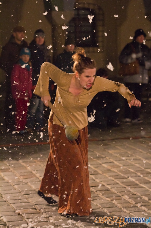 Jesienna Kampania Teatralna - Teatr Ewolucji Cienia - Fin Amor - Stary Rynek 8.09.2011 r. Foto: lepszyPOZNAN.pl / Piotr Rychter Jesienna Kampania Teatralna - Teatr Ewolucji Cienia - Fin Amor - Stary Rynek 8.09.2011 r. Foto: lepszyPOZNAN.pl / Piotr Rychter