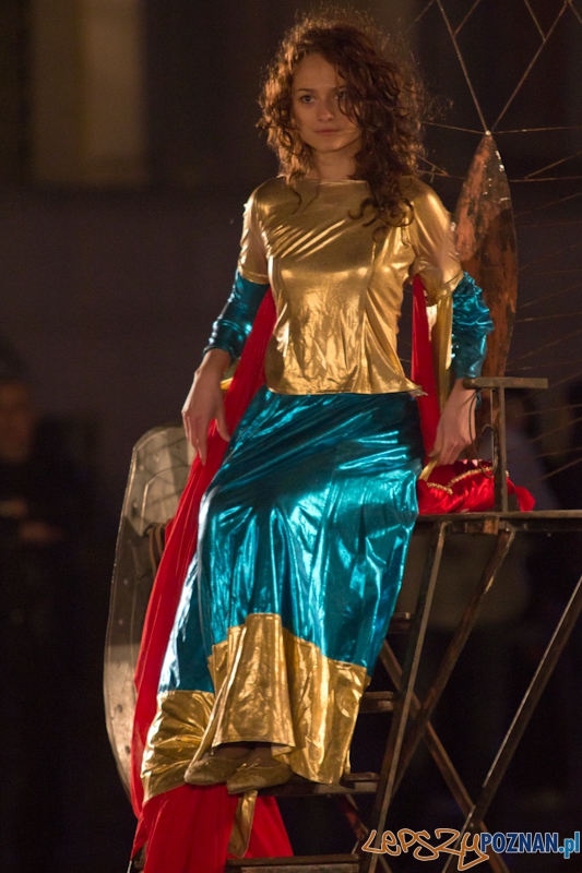 Jesienna Kampania Teatralna - Teatr Ewolucji Cienia - Fin Amor - Stary Rynek 8.09.2011 r. Foto: lepszyPOZNAN.pl / Piotr Rychter Jesienna Kampania Teatralna - Teatr Ewolucji Cienia - Fin Amor - Stary Rynek 8.09.2011 r. Foto: lepszyPOZNAN.pl / Piotr Rychter