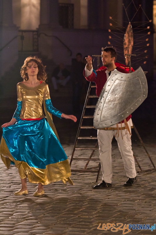 Jesienna Kampania Teatralna - Teatr Ewolucji Cienia - Fin Amor - Stary Rynek 8.09.2011 r. Foto: lepszyPOZNAN.pl / Piotr Rychter Jesienna Kampania Teatralna - Teatr Ewolucji Cienia - Fin Amor - Stary Rynek 8.09.2011 r. Foto: lepszyPOZNAN.pl / Piotr Rychter