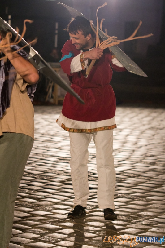 Jesienna Kampania Teatralna - Teatr Ewolucji Cienia - Fin Amor - Stary Rynek 8.09.2011 r. Foto: lepszyPOZNAN.pl / Piotr Rychter Jesienna Kampania Teatralna - Teatr Ewolucji Cienia - Fin Amor - Stary Rynek 8.09.2011 r. Foto: lepszyPOZNAN.pl / Piotr Rychter