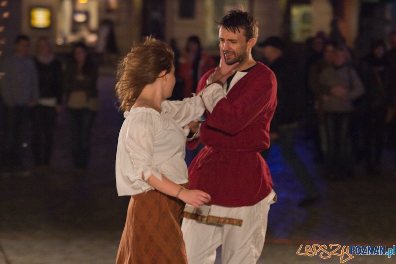 Jesienna Kampania Teatralna - Teatr Ewolucji Cienia - Fin Amor - Stary Rynek 8.09.2011 r. Foto: lepszyPOZNAN.pl / Piotr Rychter Jesienna Kampania Teatralna - Teatr Ewolucji Cienia - Fin Amor - Stary Rynek 8.09.2011 r. Foto: lepszyPOZNAN.pl / Piotr Rychter