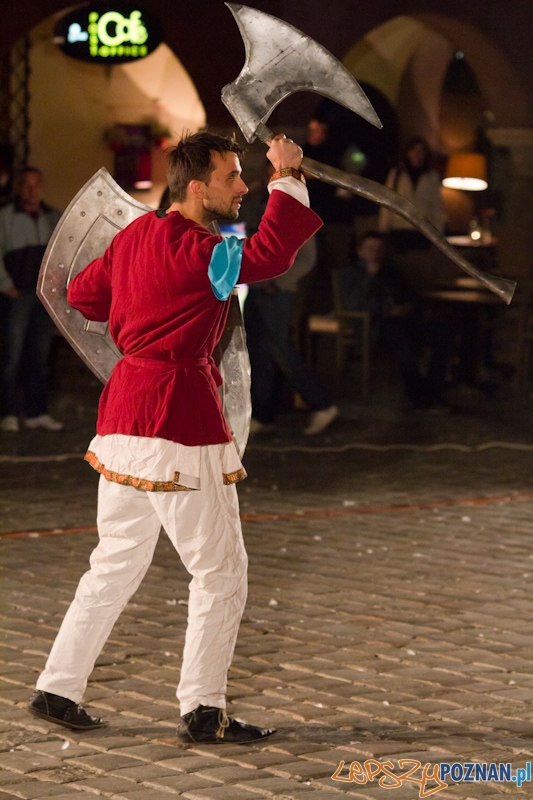 Jesienna Kampania Teatralna - Teatr Ewolucji Cienia - Fin Amor - Stary Rynek 8.09.2011 r. Foto: lepszyPOZNAN.pl / Piotr Rychter Jesienna Kampania Teatralna - Teatr Ewolucji Cienia - Fin Amor - Stary Rynek 8.09.2011 r. Foto: lepszyPOZNAN.pl / Piotr Rychter
