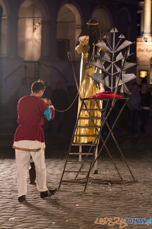 Jesienna Kampania Teatralna - Teatr Ewolucji Cienia - Fin Amor - Stary Rynek 8.09.2011 r. Foto: lepszyPOZNAN.pl / Piotr Rychter Jesienna Kampania Teatralna - Teatr Ewolucji Cienia - Fin Amor - Stary Rynek 8.09.2011 r. Foto: lepszyPOZNAN.pl / Piotr Rychter