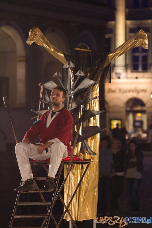 Jesienna Kampania Teatralna - Teatr Ewolucji Cienia - Fin Amor - Stary Rynek 8.09.2011 r. Foto: lepszyPOZNAN.pl / Piotr Rychter Jesienna Kampania Teatralna - Teatr Ewolucji Cienia - Fin Amor - Stary Rynek 8.09.2011 r. Foto: lepszyPOZNAN.pl / Piotr Rychter