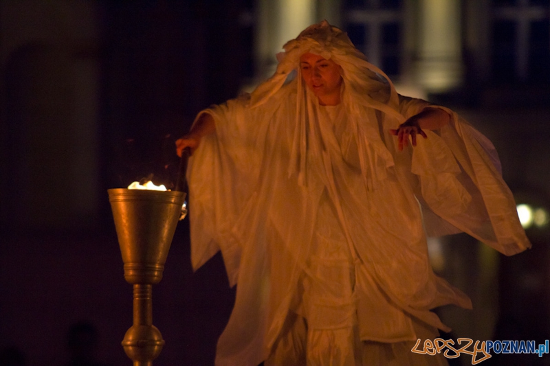 Jesienna Kampania Teatralna - Teatr Ewolucji Cienia - Fin Amor - Stary Rynek 8.09.2011 r. Foto: lepszyPOZNAN.pl / Piotr Rychter Jesienna Kampania Teatralna - Teatr Ewolucji Cienia - Fin Amor - Stary Rynek 8.09.2011 r. Foto: lepszyPOZNAN.pl / Piotr Rychter