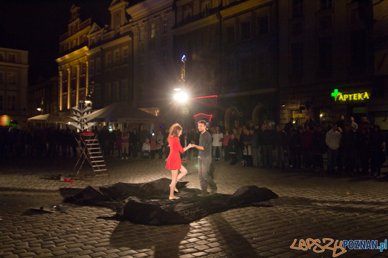 Jesienna Kampania Teatralna - Teatr Ewolucji Cienia - Fin Amor - Stary Rynek 8.09.2011 r. Foto: lepszyPOZNAN.pl / Piotr Rychter Jesienna Kampania Teatralna - Teatr Ewolucji Cienia - Fin Amor - Stary Rynek 8.09.2011 r. Foto: lepszyPOZNAN.pl / Piotr Rychter