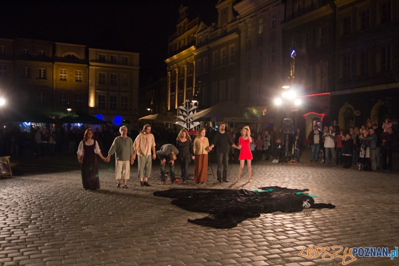 Jesienna Kampania Teatralna - Teatr Ewolucji Cienia - Fin Amor - Stary Rynek 8.09.2011 r. Foto: lepszyPOZNAN.pl / Piotr Rychter Jesienna Kampania Teatralna - Teatr Ewolucji Cienia - Fin Amor - Stary Rynek 8.09.2011 r. Foto: lepszyPOZNAN.pl / Piotr Rychter