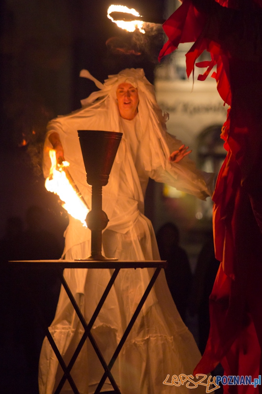 Jesienna Kampania Teatralna - Teatr Ewolucji Cienia - Fin Amor - Stary Rynek 8.09.2011 r. Foto: lepszyPOZNAN.pl / Piotr Rychter Jesienna Kampania Teatralna - Teatr Ewolucji Cienia - Fin Amor - Stary Rynek 8.09.2011 r. Foto: lepszyPOZNAN.pl / Piotr Rychter