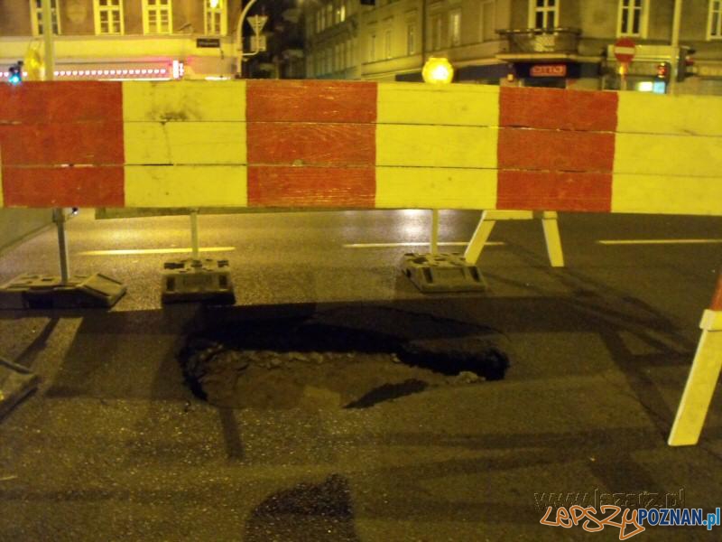 Wyrwa na Głogowskiej Foto: lazarz.pl Wyrwa na Głogowskiej Foto: lazarz.pl