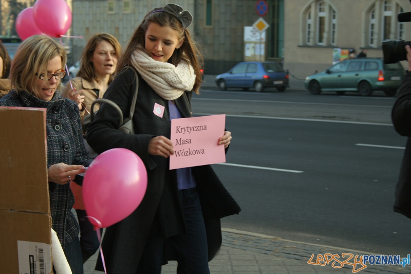 Krytyczna Masa Wózkowa - Poznań - 20.11.2011 r. Foto: Ewelina Gutowska Krytyczna Masa Wózkowa - Poznań - 20.11.2011 r. Foto: Ewelina Gutowska