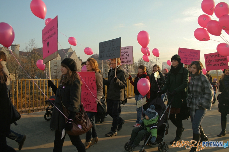 Krytyczna Masa Wózkowa - Poznań - 20.11.2011 r. Foto: Ewelina Gutowska Krytyczna Masa Wózkowa - Poznań - 20.11.2011 r. Foto: Ewelina Gutowska