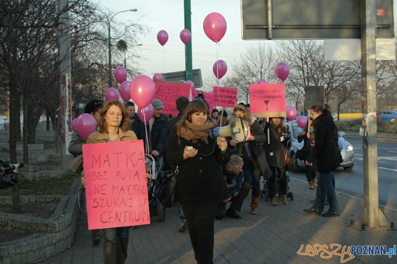 Krytyczna Masa Wózkowa - Poznań - 20.11.2011 r. Foto: Ewelina Gutowska Krytyczna Masa Wózkowa - Poznań - 20.11.2011 r. Foto: Ewelina Gutowska