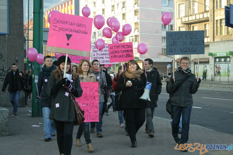 Krytyczna Masa Wózkowa - Poznań - 20.11.2011 r. Foto: Ewelina Gutowska Krytyczna Masa Wózkowa - Poznań - 20.11.2011 r. Foto: Ewelina Gutowska