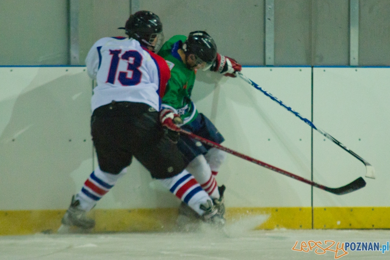 Dzikie Krokodyle Poznań vs. PTH Poznań - Lodowisko Chwiałka 21.11.2011 r. Foto: lepszyPOZNAN.pl / Piotr Rychter Dzikie Krokodyle Poznań vs. PTH Poznań - Lodowisko Chwiałka 21.11.2011 r. Foto: lepszyPOZNAN.pl / Piotr Rychter
