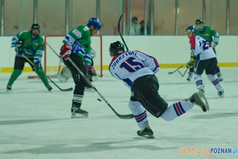 Dzikie Krokodyle Poznań vs. PTH Poznań - Lodowisko Chwiałka 21.11.2011 r. Foto: lepszyPOZNAN.pl / Piotr Rychter Dzikie Krokodyle Poznań vs. PTH Poznań - Lodowisko Chwiałka 21.11.2011 r. Foto: lepszyPOZNAN.pl / Piotr Rychter