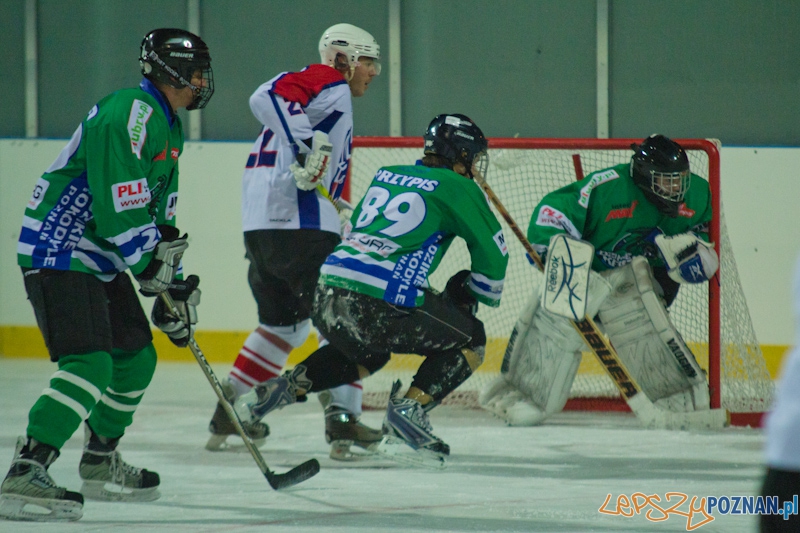 Dzikie Krokodyle Poznań vs. PTH Poznań - Lodowisko Chwiałka 21.11.2011 r. Foto: lepszyPOZNAN.pl / Piotr Rychter Dzikie Krokodyle Poznań vs. PTH Poznań - Lodowisko Chwiałka 21.11.2011 r. Foto: lepszyPOZNAN.pl / Piotr Rychter