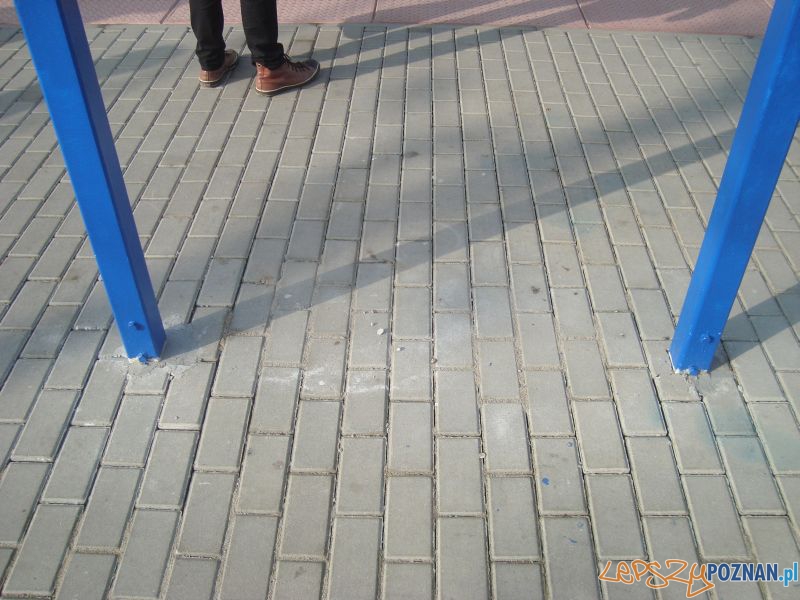 peron 2 niewygodna kostka i niechlujstwo wykonania Foto: Stowarzyszenie Inwestycja dla Poznania peron 2 niewygodna kostka i niechlujstwo wykonania Foto: Stowarzyszenie Inwestycja dla Poznania