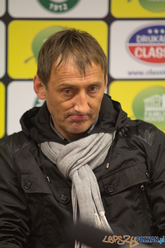 Trener Warty Poznań Jarosław Araszkiewicz - Stadion Miejski 6.11.2011 r. Foto: lepszyPOZNAN.pl / Piotr Rychter Trener Warty Poznań Jarosław Araszkiewicz - Stadion Miejski 6.11.2011 r. Foto: lepszyPOZNAN.pl / Piotr Rychter