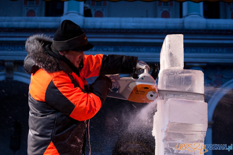 VI Międzynarodowy Festiwal Rzeźby Lodowej w Poznaniu - 10.12.2011 r. Foto: LepszyPOZNAN.pl / Paweł Rychter VI Międzynarodowy Festiwal Rzeźby Lodowej w Poznaniu - 10.12.2011 r. Foto: LepszyPOZNAN.pl / Paweł Rychter