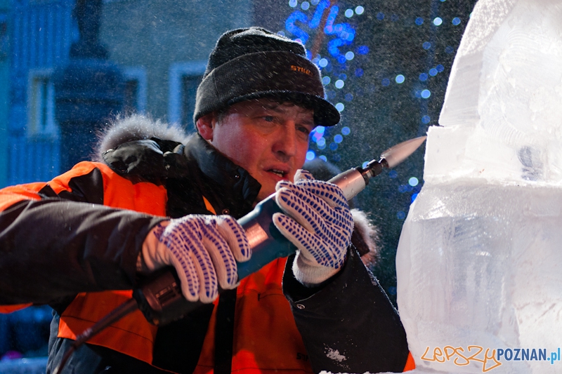VI Międzynarodowy Festiwal Rzeźby Lodowej w Poznaniu - 10.12.2011 r. Foto: LepszyPOZNAN.pl / Paweł Rychter VI Międzynarodowy Festiwal Rzeźby Lodowej w Poznaniu - 10.12.2011 r. Foto: LepszyPOZNAN.pl / Paweł Rychter