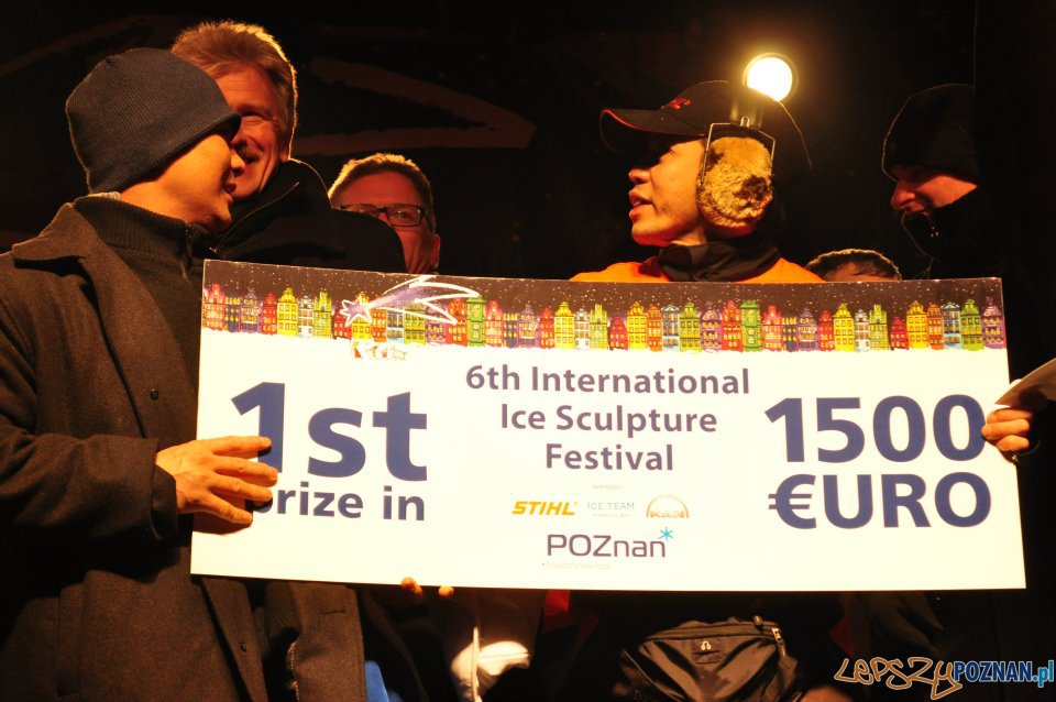 Festiwal Rzeźby Lodowej - wręczenie nagród - 11.12.2011 r. Foto: Ewa kornatowska Festiwal Rzeźby Lodowej - wręczenie nagród - 11.12.2011 r. Foto: Ewa kornatowska