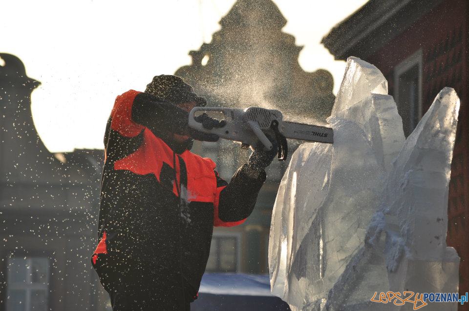 Festiwal Rzeźby Lodowej - dzień drugi - Stary Rynek 11.12.2011 r. Foto: lepszyPOZNAN / Ewa Kornatowska Festiwal Rzeźby Lodowej - dzień drugi - Stary Rynek 11.12.2011 r. Foto: lepszyPOZNAN / Ewa Kornatowska
