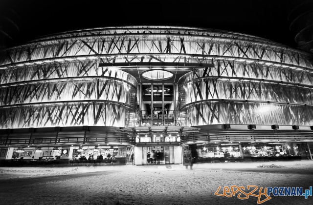 Stary Browar oświetlony  Foto: Michał Skrety