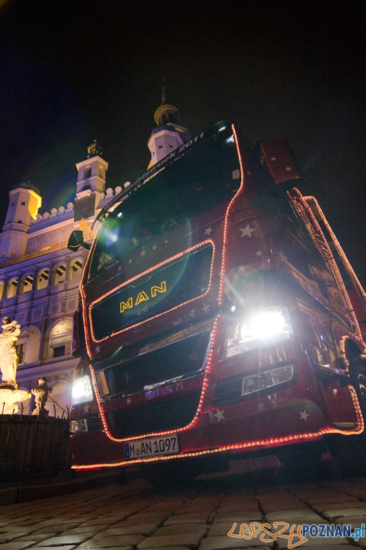 Mikołaj MAN na Starym Rynku Foto: lepszyPOZNAN.pl/ Piotr Rychter Mikołaj MAN na Starym Rynku Foto: lepszyPOZNAN.pl/ Piotr Rychter