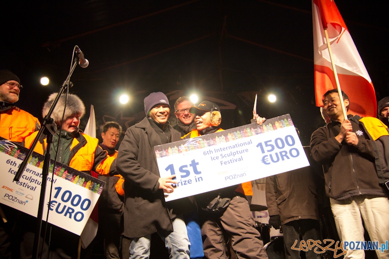 Festiwal Rzeźby Lodowej - wręczenie nagród - Victor Dagatan, Angelito Baban - 1 miejsce - 11.12.2011 r. Foto: lepszyPOZNAN.pl / Piotr Rychter Festiwal Rzeźby Lodowej - wręczenie nagród - Victor Dagatan, Angelito Baban - 1 miejsce - 11.12.2011 r. Foto: lepszyPOZNAN.pl / Piotr Rychter