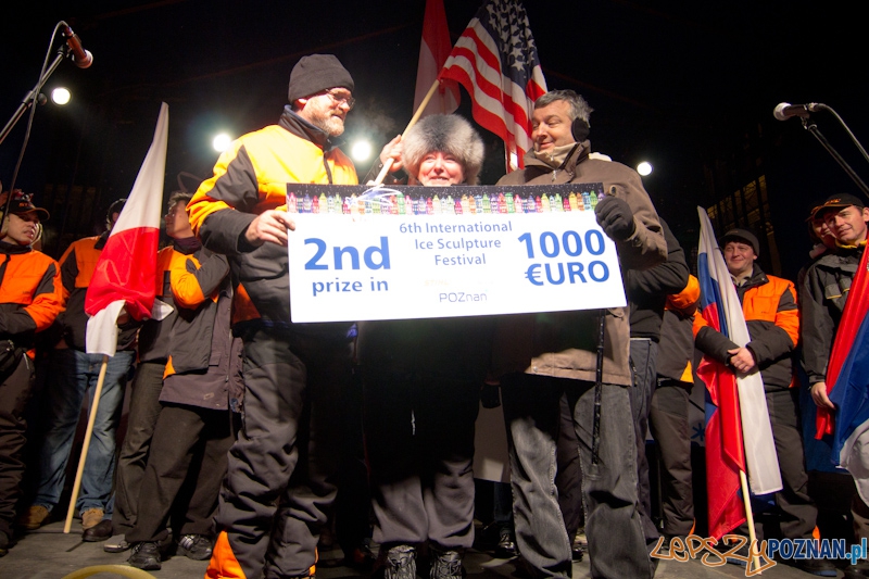 Festiwal Rzeźby Lodowej - wręczenie nagród Nadia Fedotova, Vladimir Zhikhartsev - 2 miejsce - 11.12.2011 r. Foto: lepszyPOZNAN.pl / Piotr Rychter Festiwal Rzeźby Lodowej - wręczenie nagród Nadia Fedotova, Vladimir Zhikhartsev - 2 miejsce - 11.12.2011 r. Foto: lepszyPOZNAN.pl / Piotr Rychter